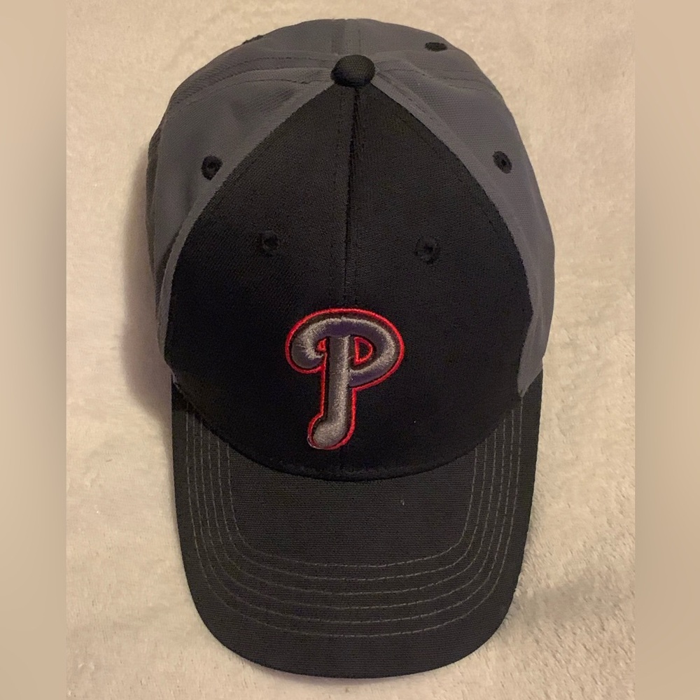 Black & Gray Philadelphia Phillies hat